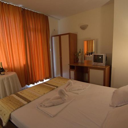 Hotel Stoyanov Равда Екстер'єр фото