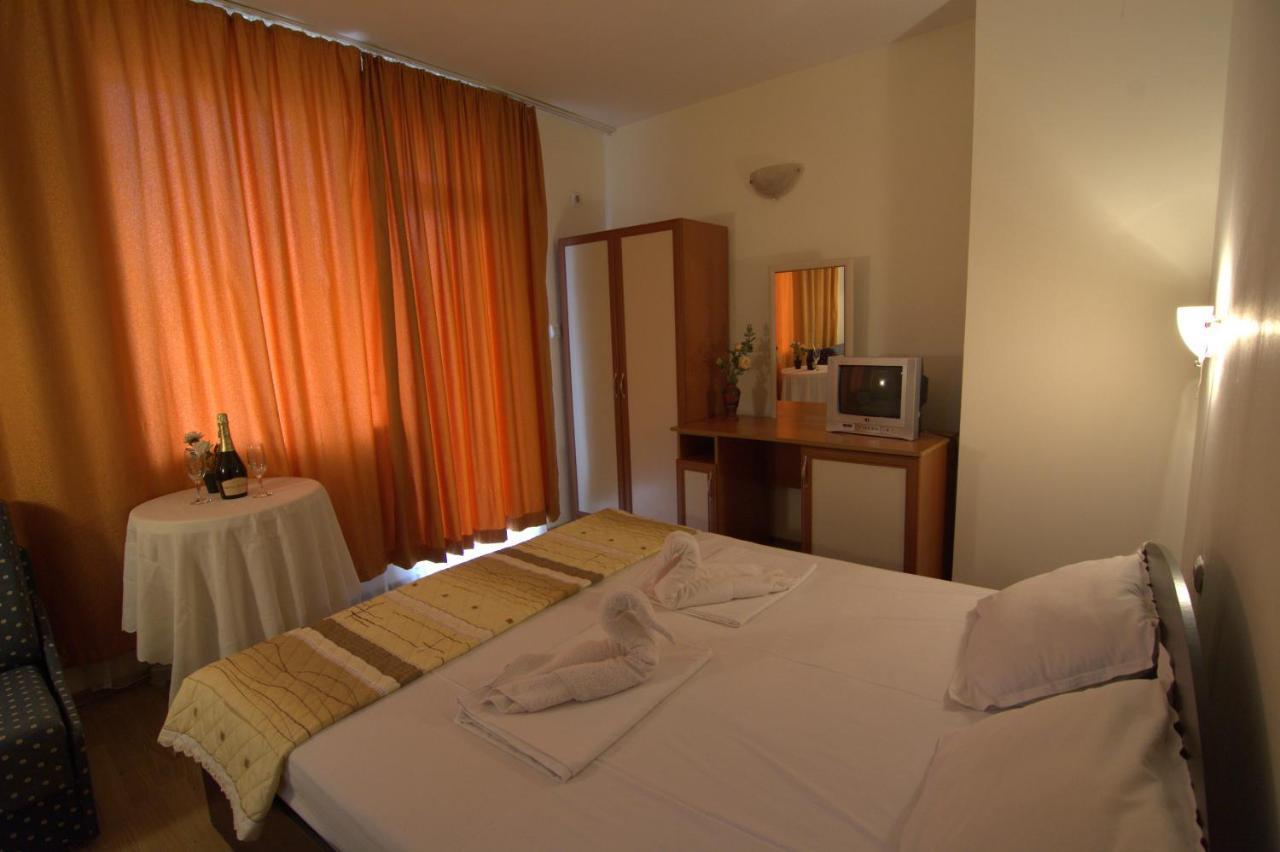 Hotel Stoyanov Равда Екстер'єр фото