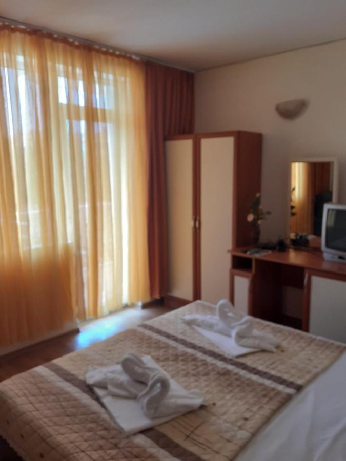 Hotel Stoyanov Равда Екстер'єр фото